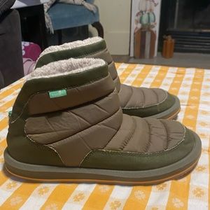Size 6 Sanuks